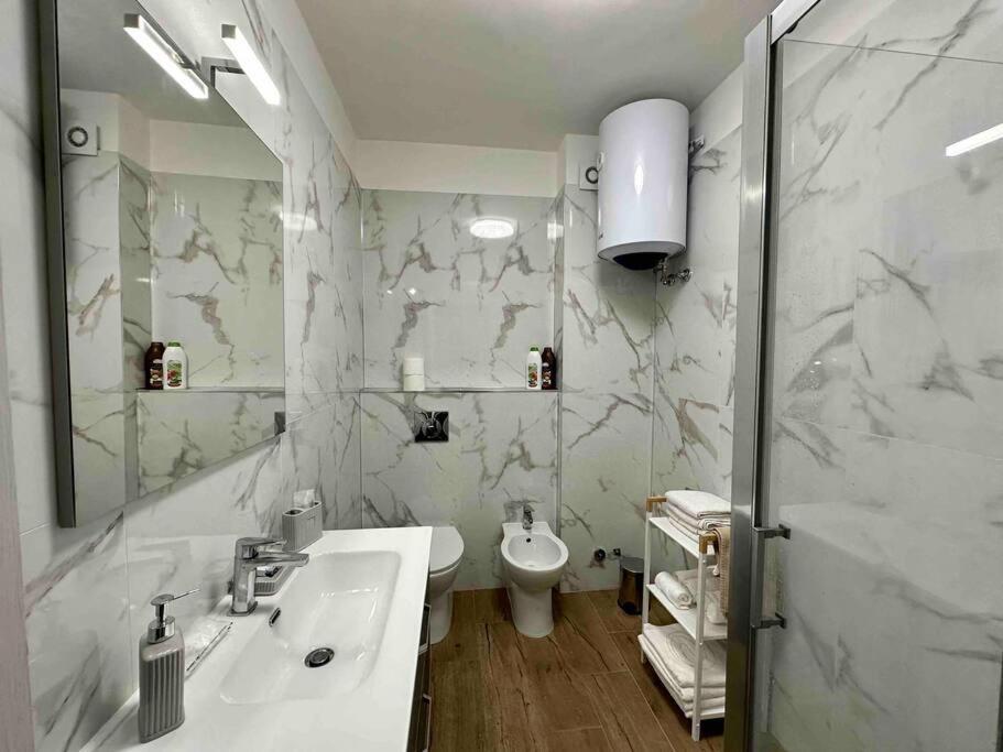 Appartamento Luminoso Domus Eur Rome Exterior photo